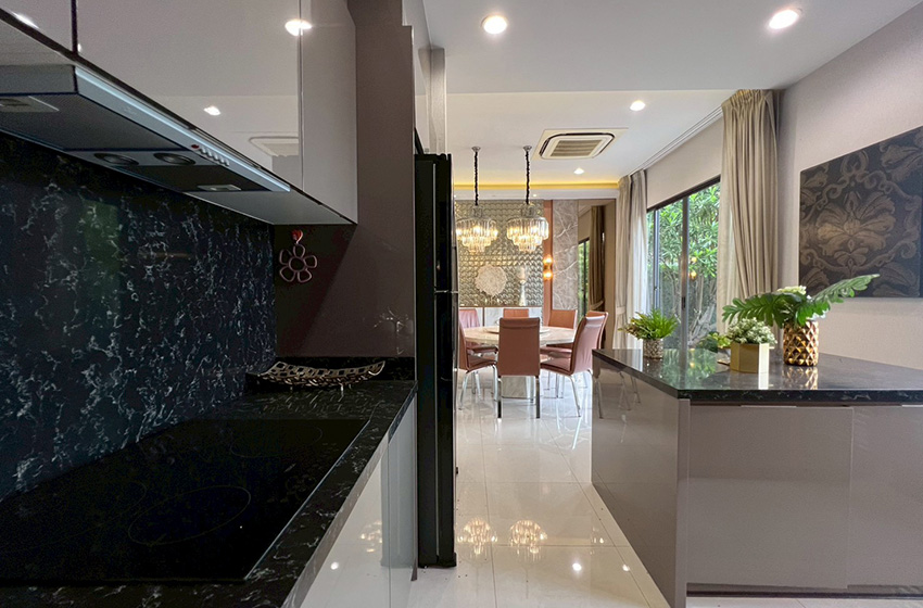 House with Shared Pool in Srinakarin 